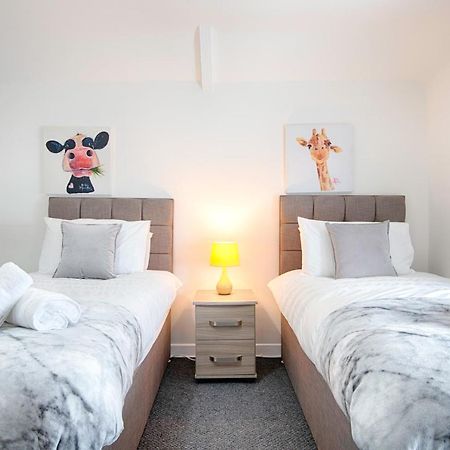Parking, Smart Tv'S In All Rooms, Central Location Суонси Экстерьер фото
