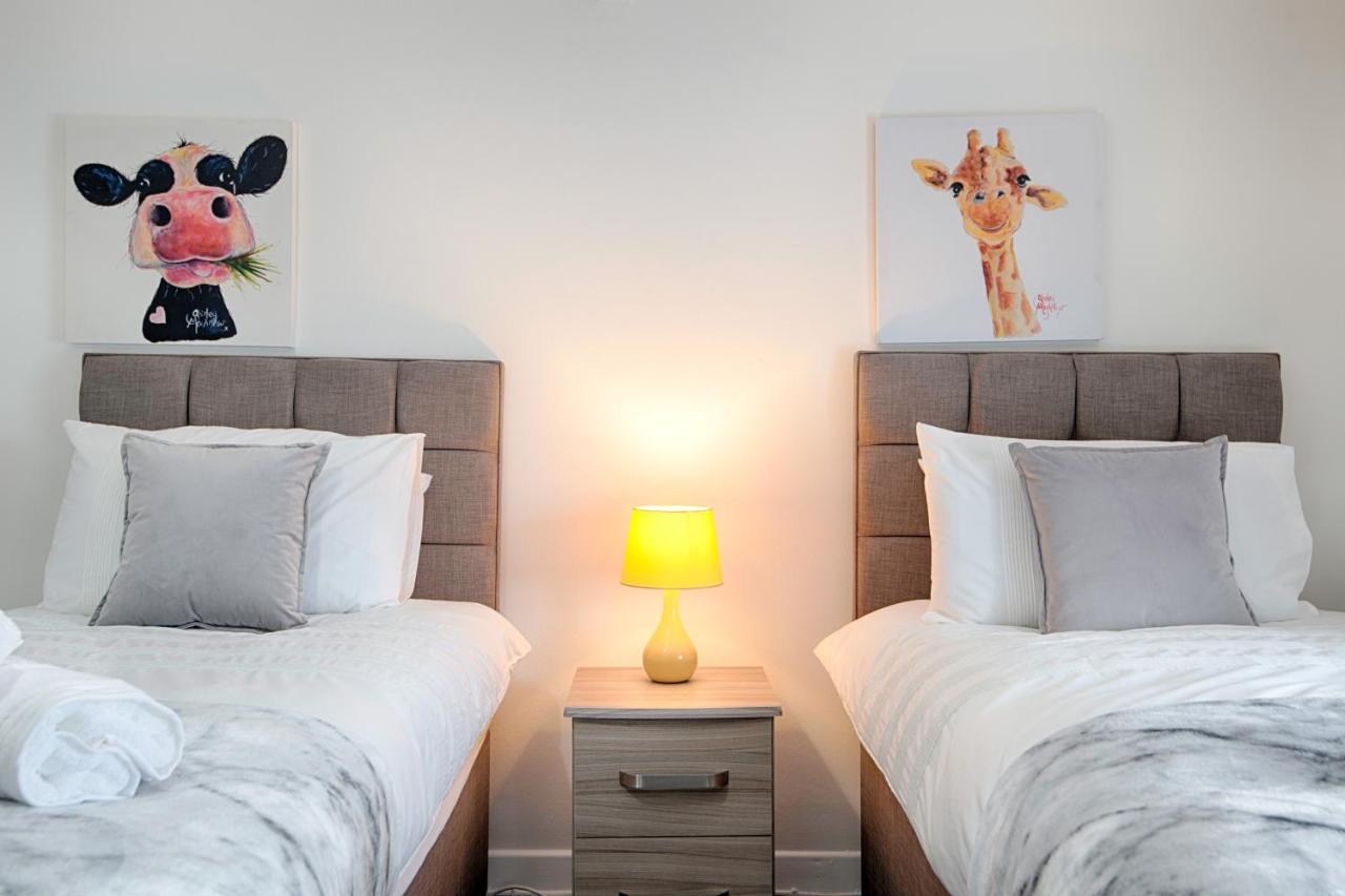 Parking, Smart Tv'S In All Rooms, Central Location Суонси Экстерьер фото