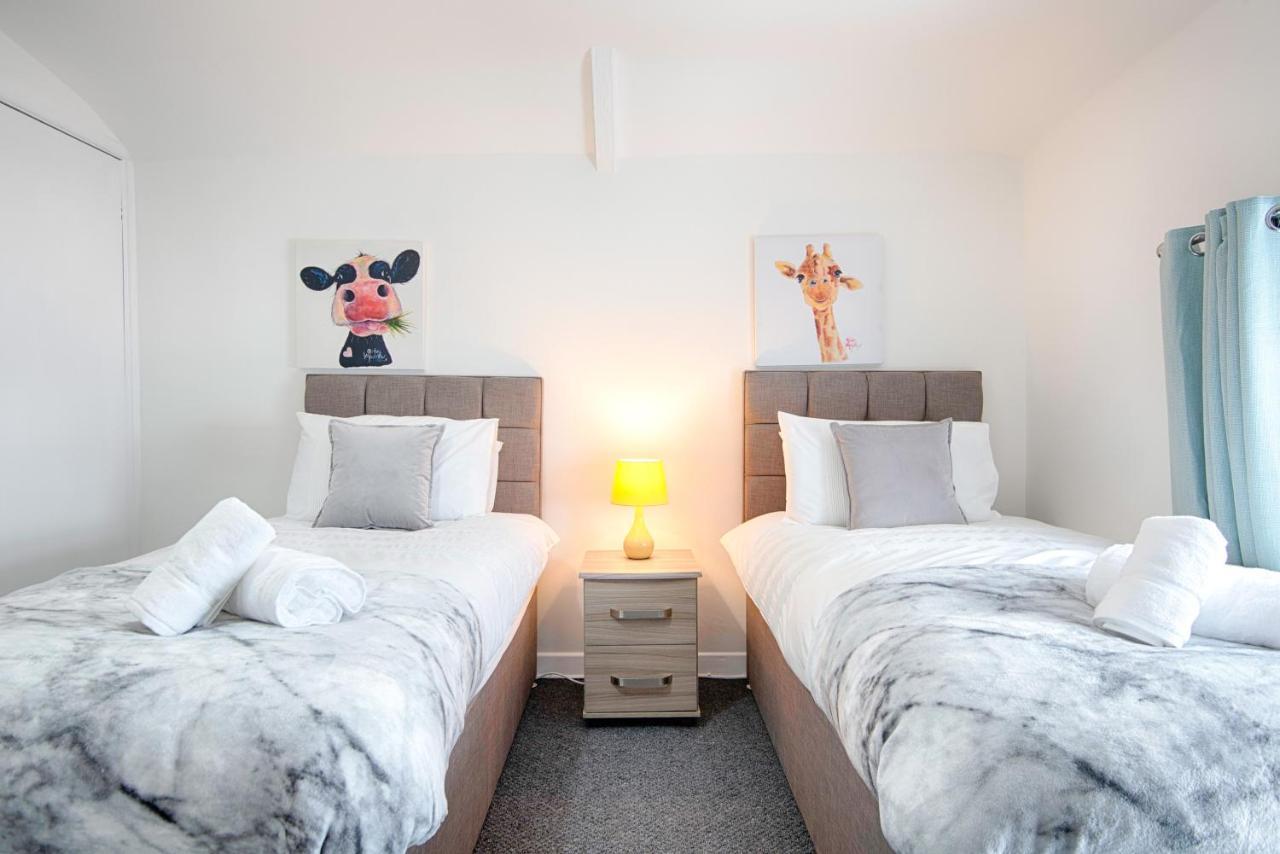 Parking, Smart Tv'S In All Rooms, Central Location Суонси Экстерьер фото